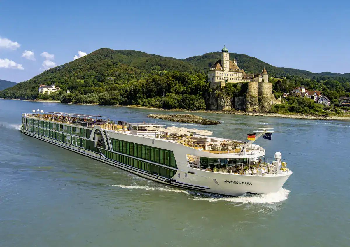 csm_AMADEUS_Cara_Exterior_View_Danube__Day_Exterior_View_of_the_AMADEUS_Cara_on_the_Danube__Schoenbuehel_by_Day_Lueftner_Cruises_Amadeus_Martin_Skopal__4__f09ecb227b