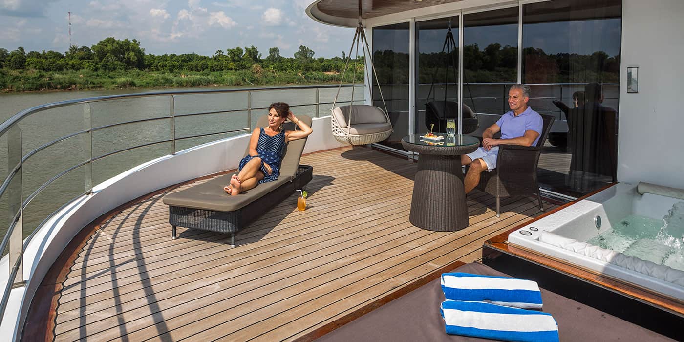 d-sr-Scenic_Spirit_Royal_Panorama_Suite_Outdoor_Terrace_1400x700